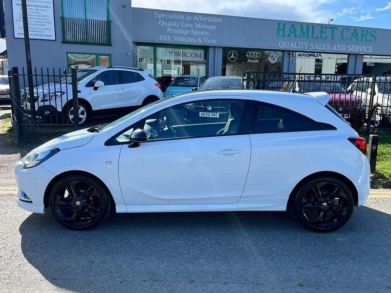 Used Vauxhall Corsa Edition 90 HP (66 kW) 2015 White Hatchback