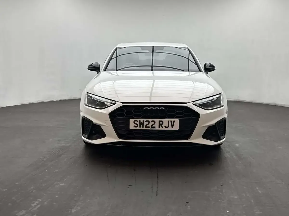 Used Audi A4 Black Edition 201 HP (147 kW) 2022 White Sedan