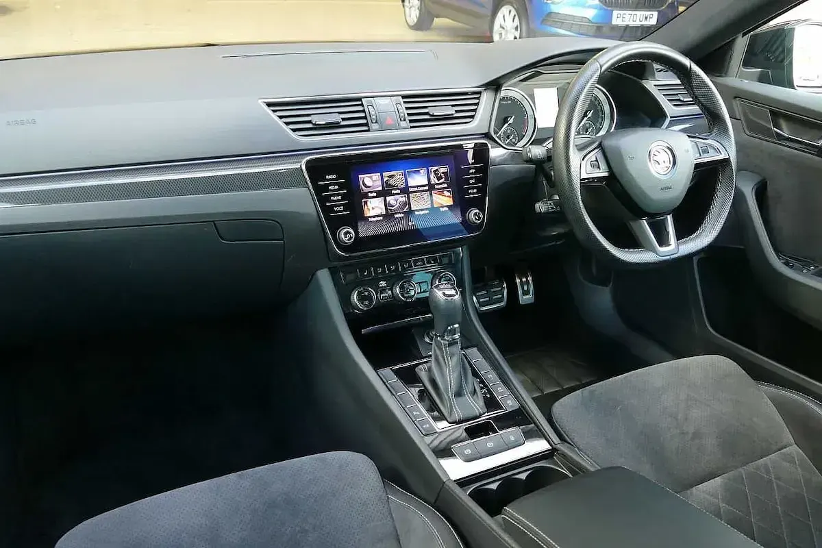 Used Skoda Superb SportLine 187 HP (137 kW) 2018 Black Hatchback