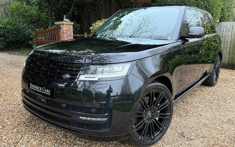 Used Land Rover Range Rover SE 300 HP (220 kW) 2025 SUV