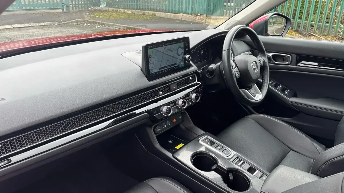 Used Honda Civic Advance 143 HP (105 kW) 2024 Red Hatchback