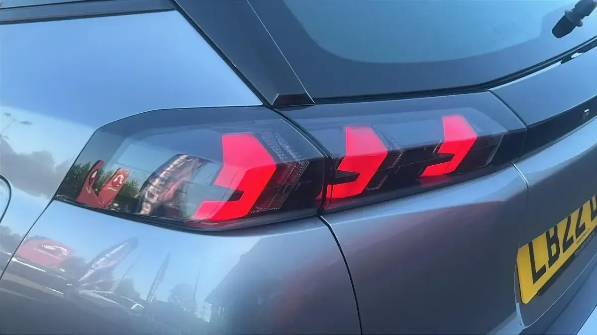 Second-hand Peugeot 2008 Active Premium 100 CP (73 kW) 2022 Gri SUV