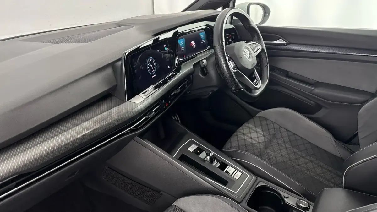 Używany VW Golf VII R-line 150 KM (110 kW) 2020 Biały Hatchback