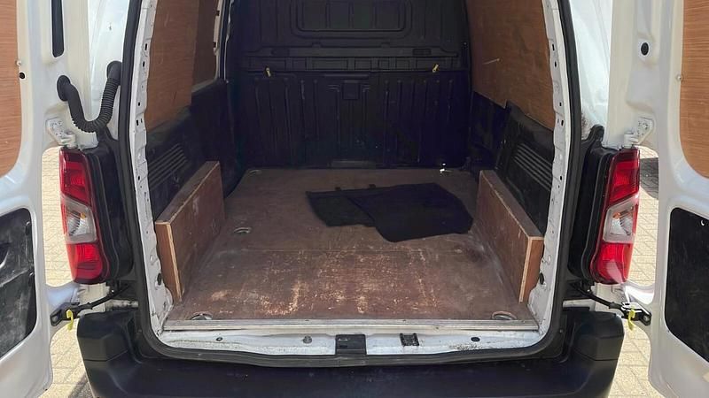 White Used 2022 Citroën Berlingo MPV | £10,590 (Fair price) - Image 1/4