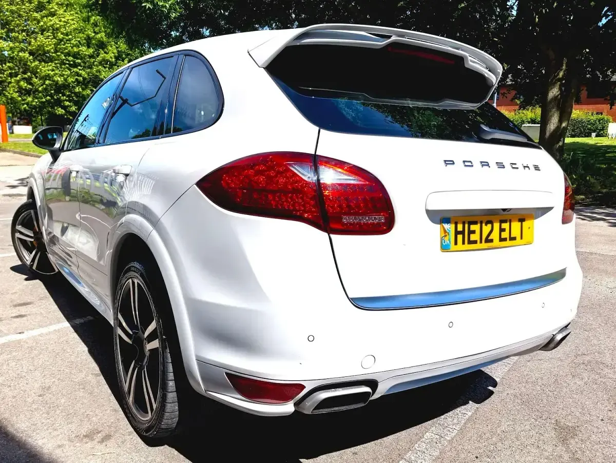 Used Porsche Cayenne 245 HP (180 kW) 2012 White SUV