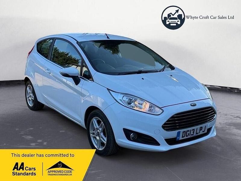 Used Ford Fiesta Zetec 2013 White Hatchback