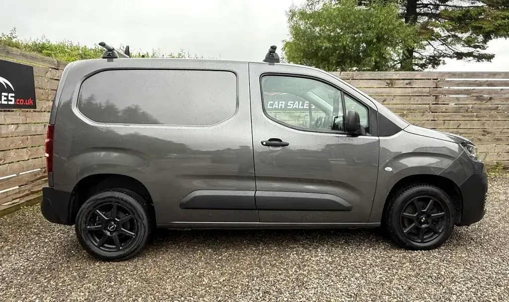 Used Citroën Berlingo 130 HP (95 kW) 2021 Grey MPV