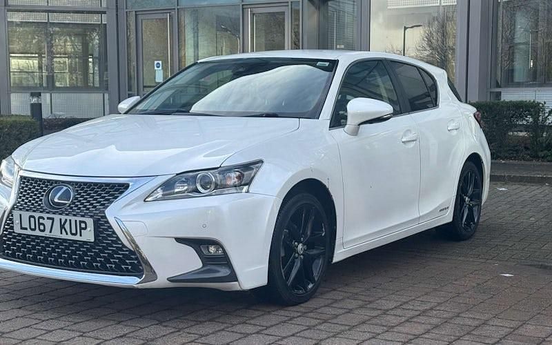 Used Lexus CT200h Luxury Line 136 HP (100 kW) 2018 White Hatchback