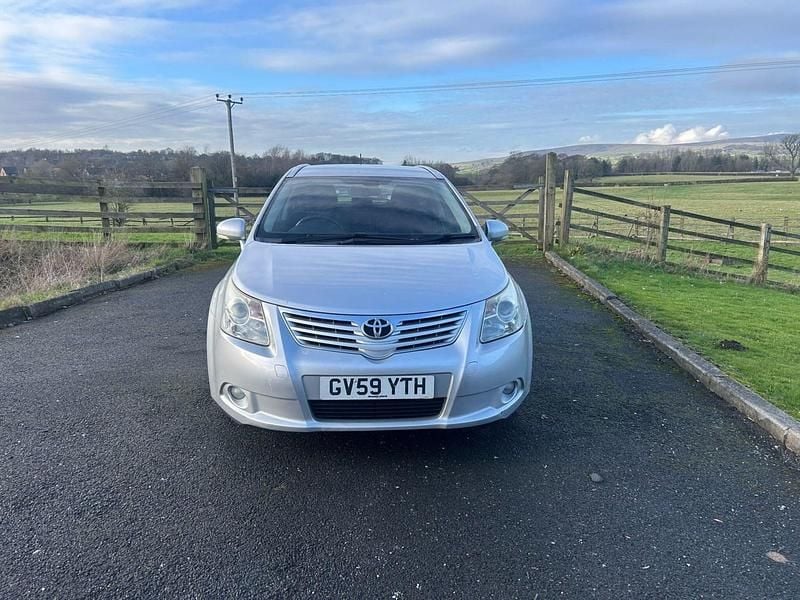 Second-hand Toyota Avensis 2010 Argintiu Break