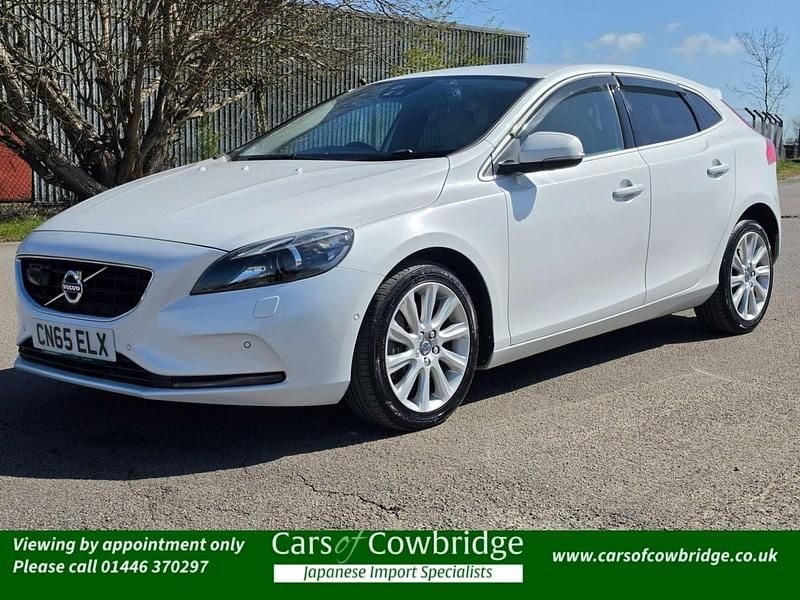 Used Volvo V40 SE 2016 White Hatchback