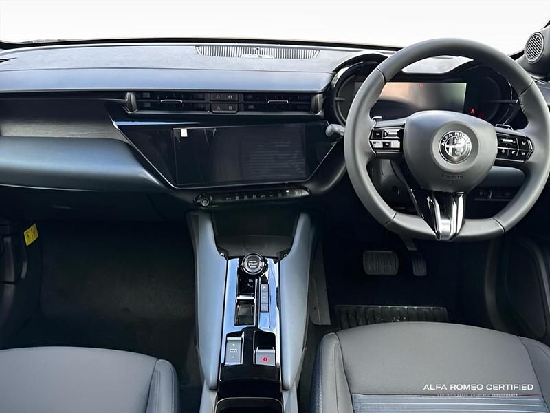 Ny Alfa Romeo Junior 134 HK (98 kW) 2026 Blå SUV