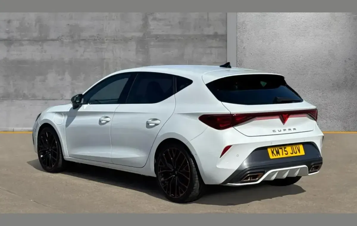 New Cupra Leon 200 HP (147 kW) 2025 White Hatchback
