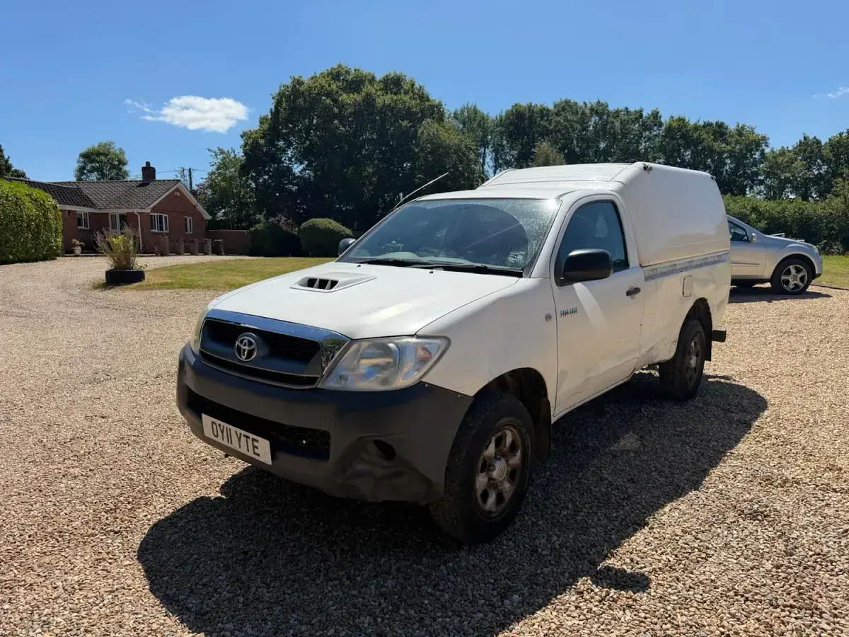 Used Toyota HiLux 2011 White Pickup