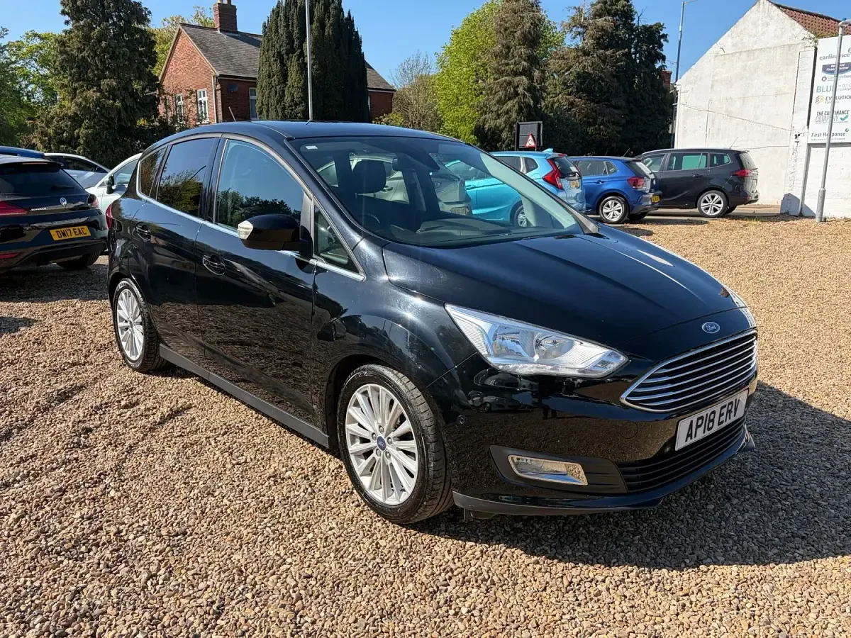 Käytetty Ford C-MAX Titanium 120 HP (88 kW) 2018 Musta Tila-auto