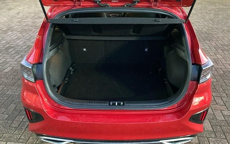 Used Kia Ceed GT-Line 140 HP (102 kW) 2024 Red Hatchback