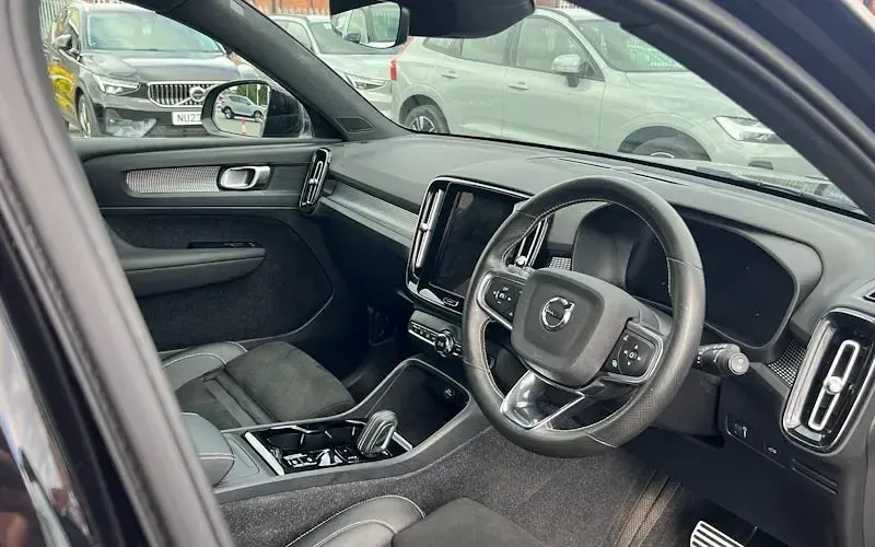 Used Volvo XC40 R-Design 197 HP (144 kW) 2021 Black SUV