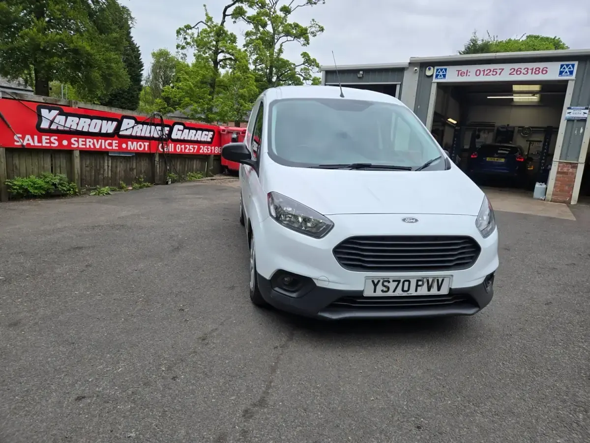 Usado Ford Transit Trend 100 HP (73 kW) 2020 Branco Van