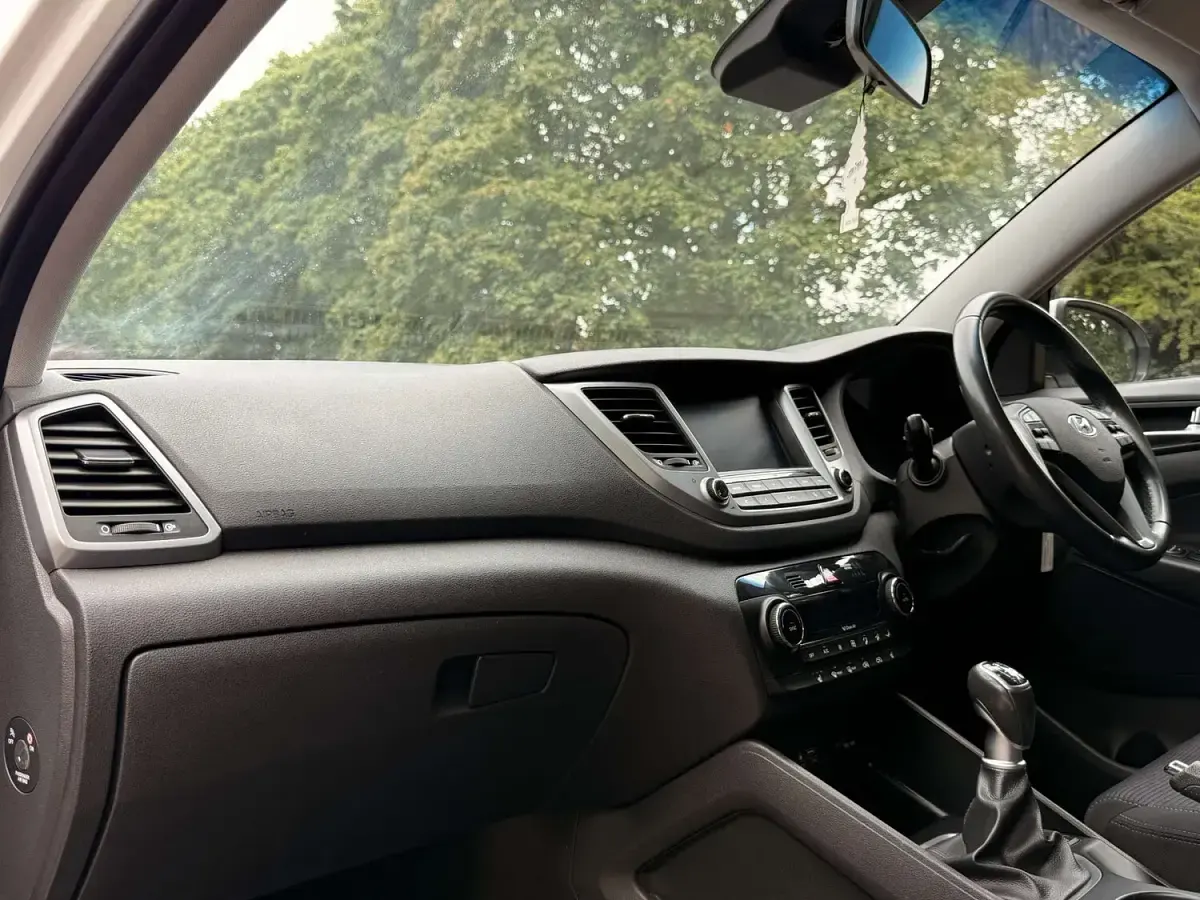 Used Hyundai Tucson SE 132 HP (97 kW) 2017 White SUV