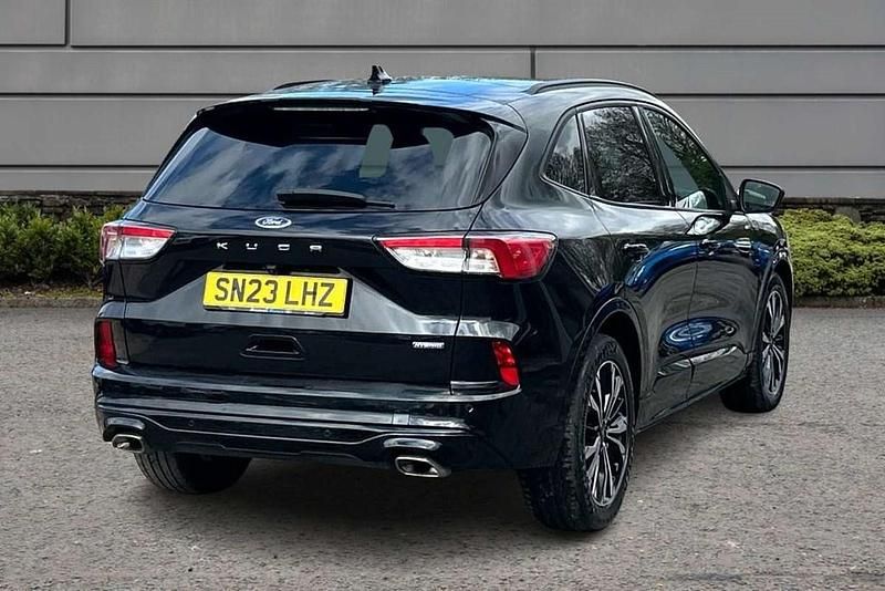 Second-hand Ford Kuga ST-Line X 225 CP (165 kW) 2023 Negru SUV