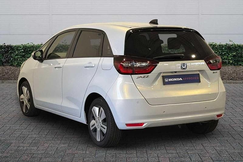 Used Honda Jazz Hybrid 109 HP (80 kW) 2021 White Hatchback