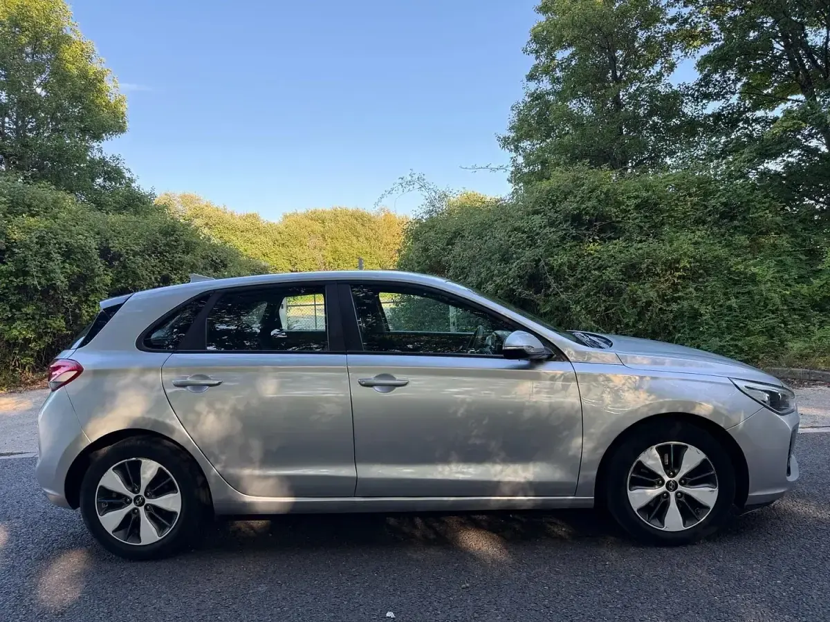 Used Hyundai i30 2017 Silver Hatchback