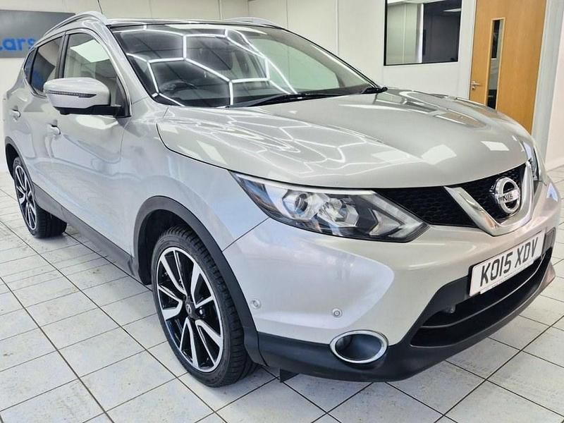 Used Nissan Qashqai Tekna 130 HP (95 kW) 2015 Silver SUV