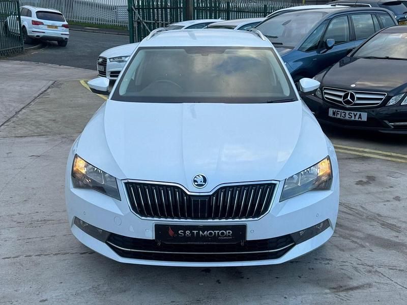 Used Skoda Superb SE Technology 150 HP (110 kW) 2017 White Estate
