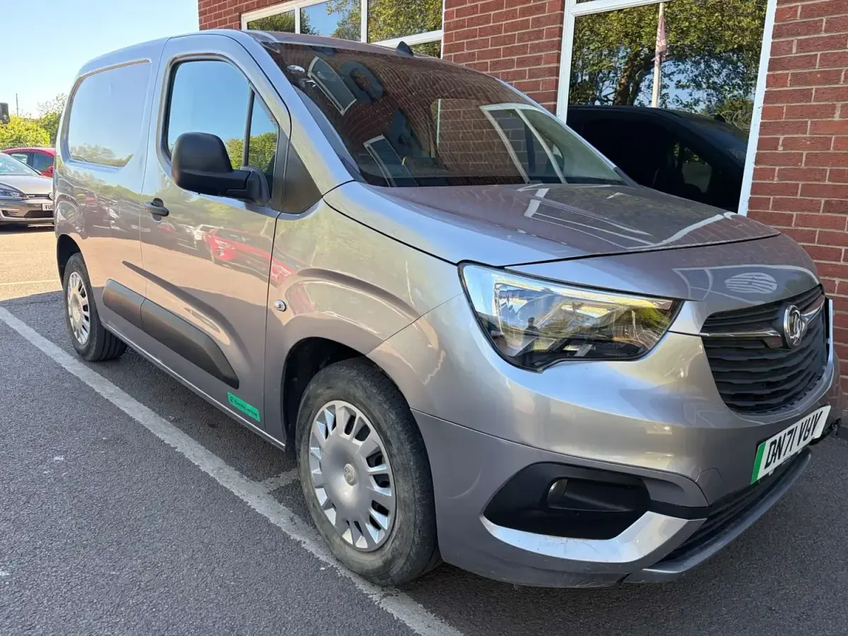 Second-hand Vauxhall Combo Sportive 100 kW (136 CP) 2021 Gri Monovolum