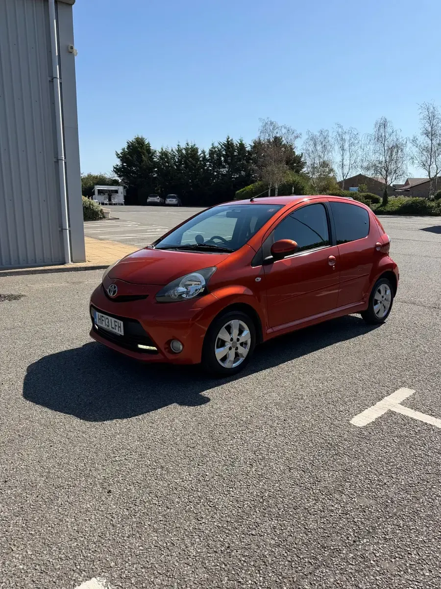Used Toyota Aygo 68 HP (50 kW) 2013 Orange Hatchback