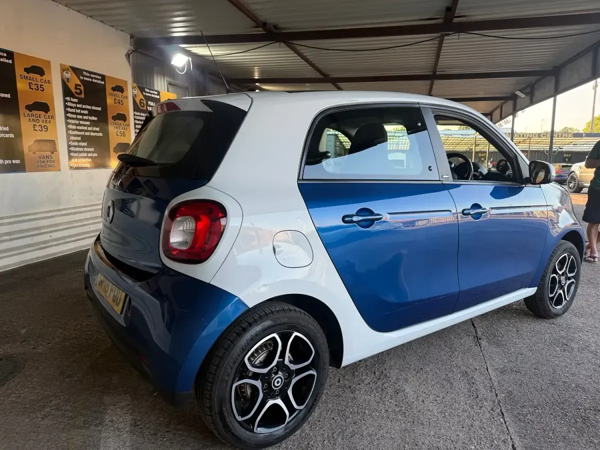 Used Smart ForFour Prime 71 HP (52 kW) 2018 White Hatchback