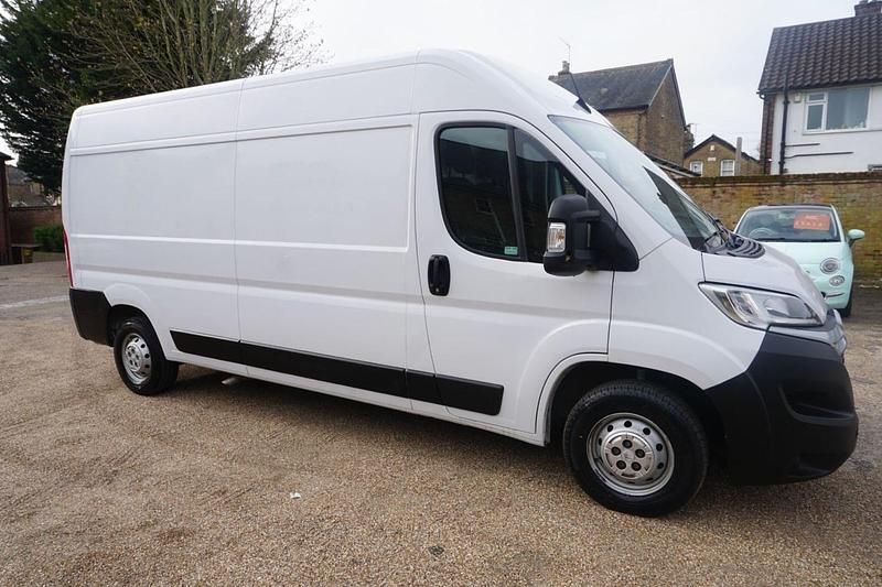 Used Citroën Relay 140 HP (102 kW) 2022 White Van