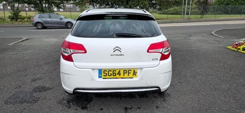 Used Citroën C4 SELECTION 110 HP (80 kW) 2014 White Hatchback