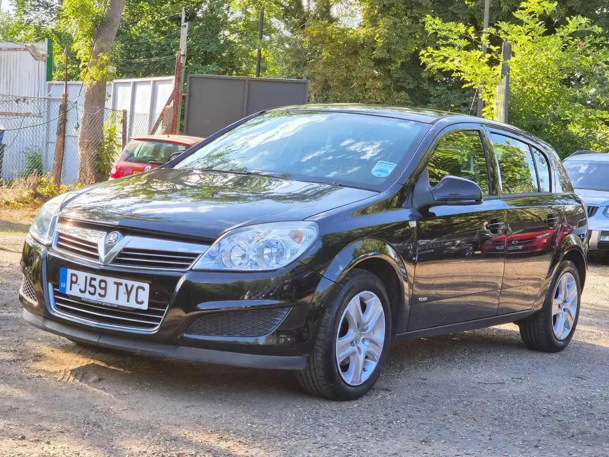 Used Vauxhall Astra Club 115 HP (84 kW) 2009 Black Hatchback