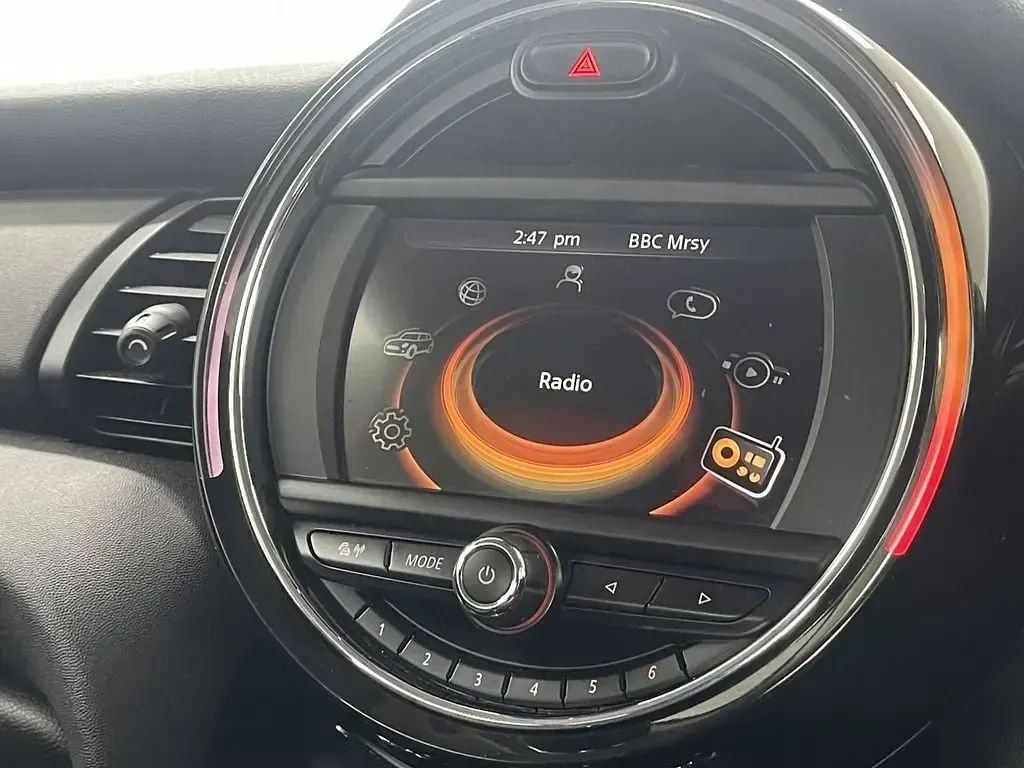 Usado Mini ONE Hatch 102 CV (75 kW) 2018 Blanco Utilitario