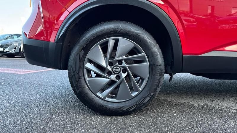 Used Nissan Qashqai Acenta Premium 140 HP (102 kW) 2022 Red SUV