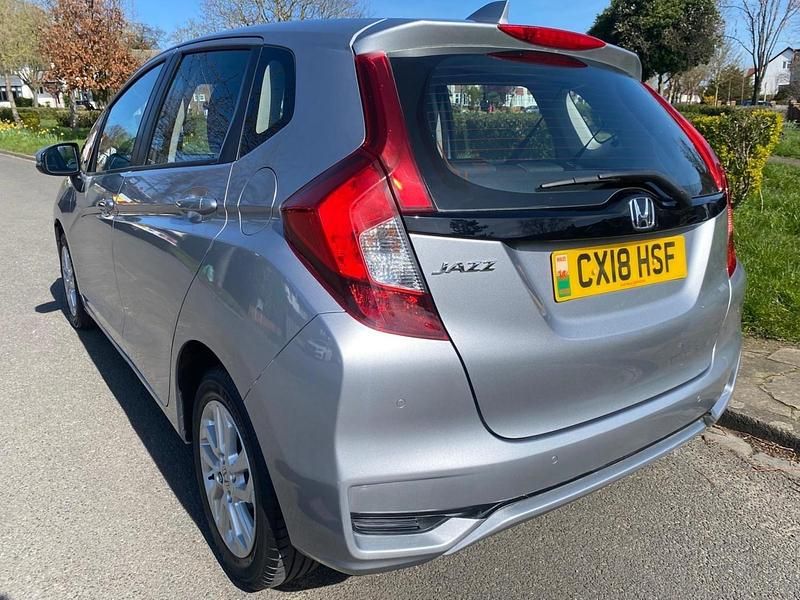 Used Honda Jazz SE 102 HP (75 kW) 2018 Silver Hatchback