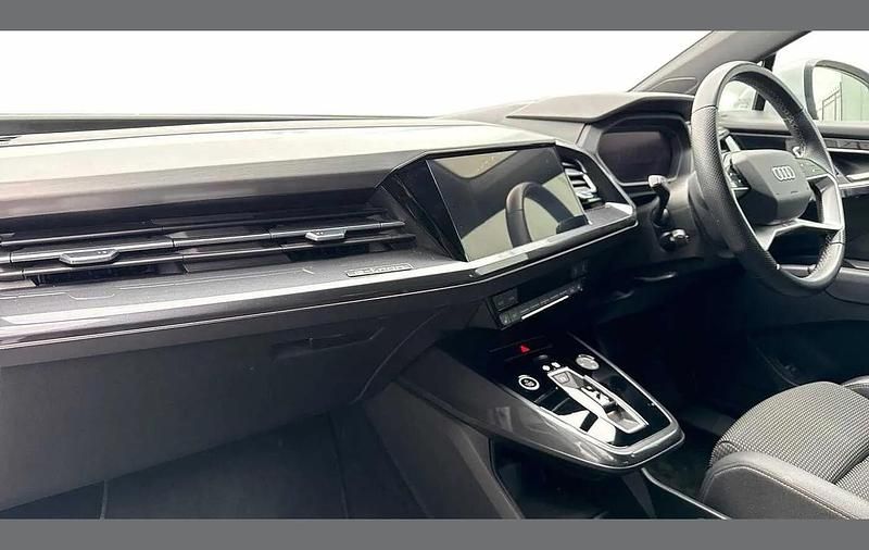 Used Audi Q4 Sportback e-tron S-Line 125 kW (170 HP) 2022 White SUV