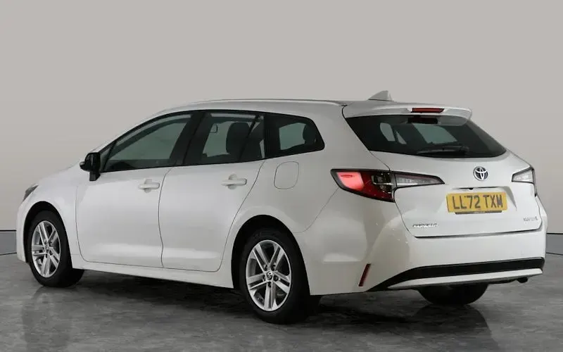 Used Toyota Corolla 140 HP (102 kW) 2022 White Estate