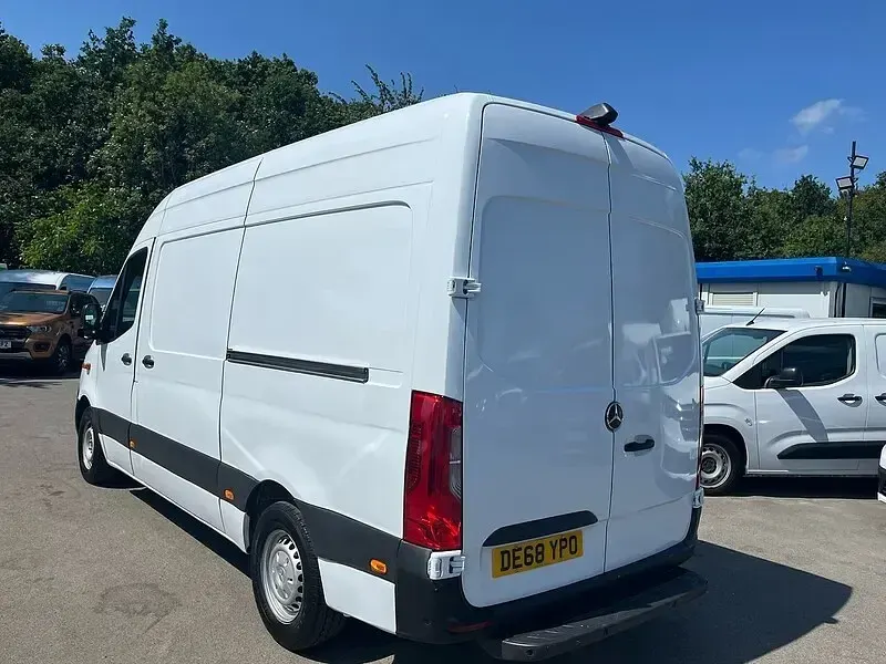 Used Mercedes Sprinter 143 HP (105 kW) 2018 White Van