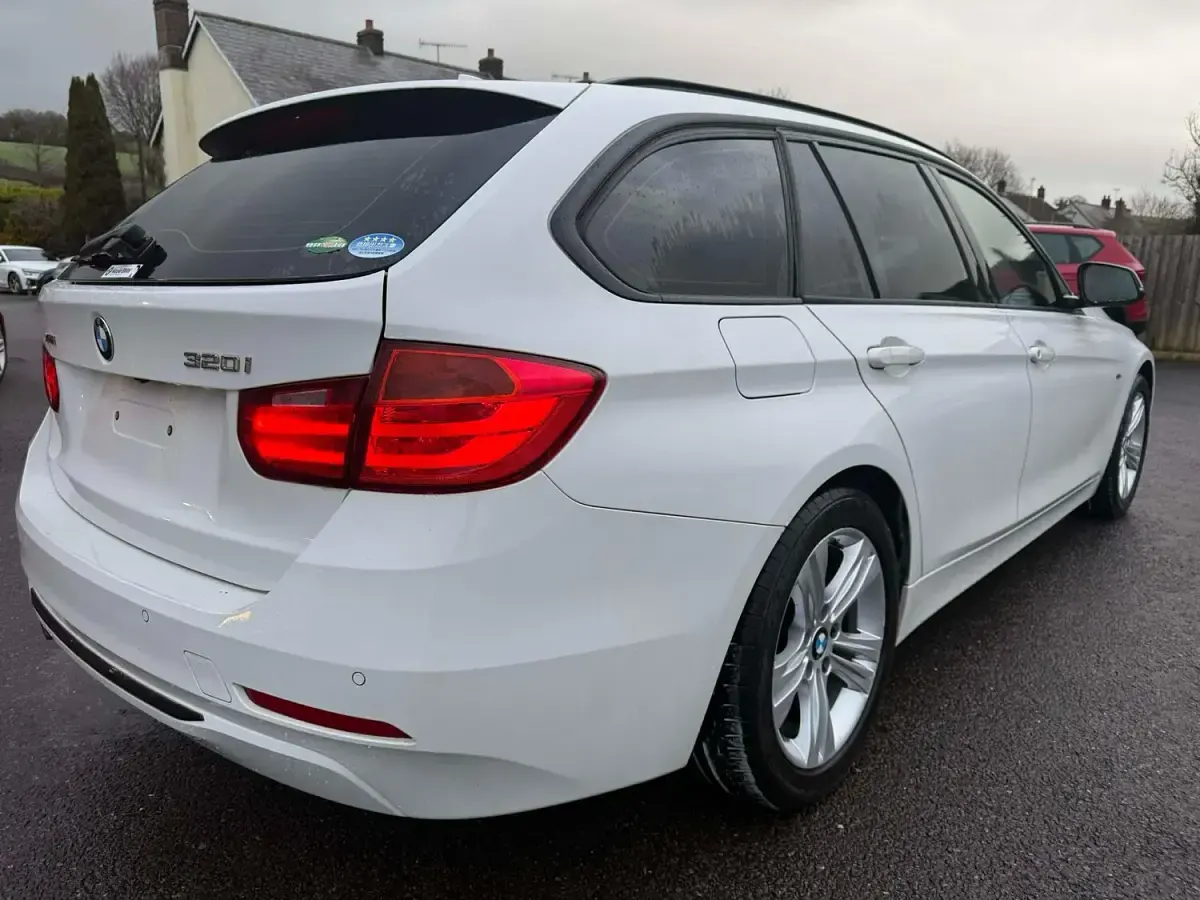Usado BMW 320 Sport Line 2014 Blanco Familiar
