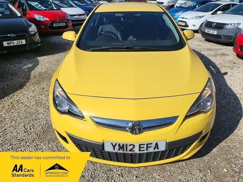 Used Vauxhall Astra GTC SRi 130 HP (95 kW) 2012 Yellow Hatchback