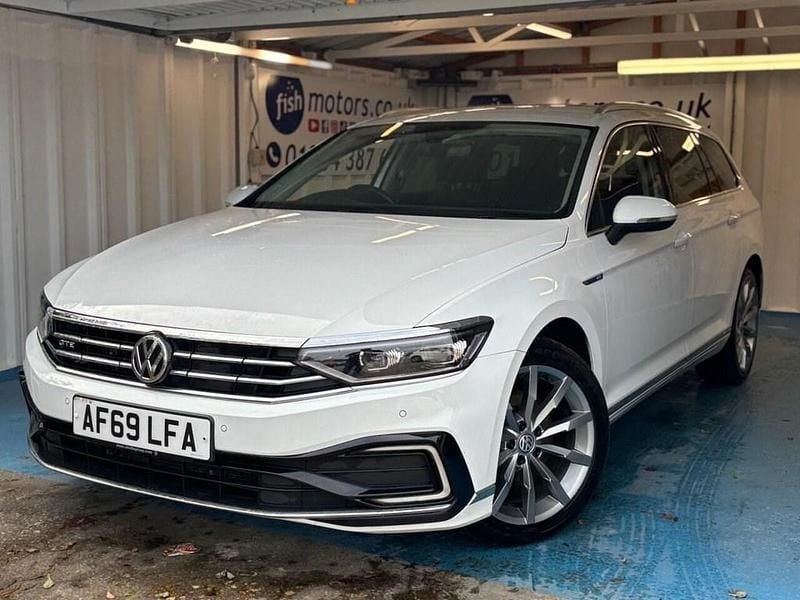 White Used 2019 VW Passat Advance Estate | £14,490 (Fair price) - Image 1/3