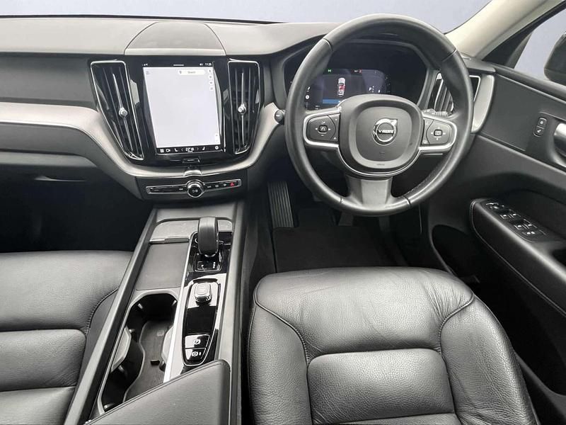 Used Volvo XC60 Core 250 HP (183 kW) 2022 Black SUV