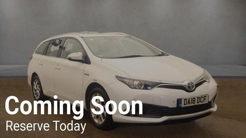 White Used 2018 Toyota Auris Hybrid Estate | £11,490 (Fair price) - Image 1/3