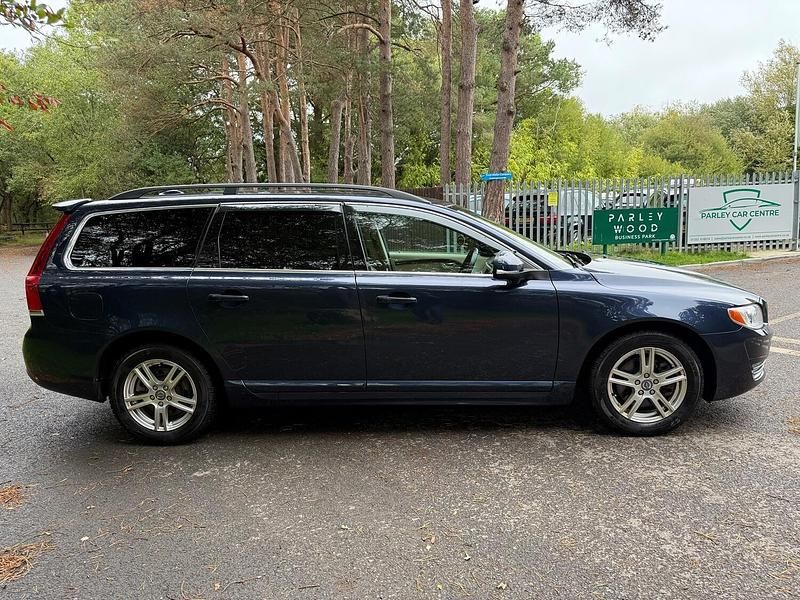 Used Volvo V70 SE 2025 Blue Estate