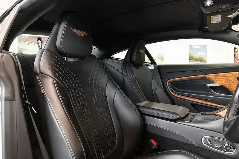 Used Aston Martin DB11 608 HP (447 kW) 2016 Silver Coupe