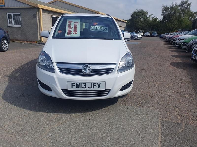 White Used 2013 Vauxhall Zafira MPV | £1,995 (Fair price) - Image 1/4