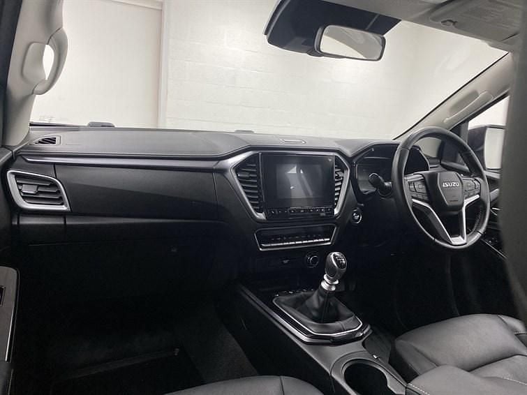 Used Isuzu D-Max 163 HP (119 kW) 2022 Red Pickup