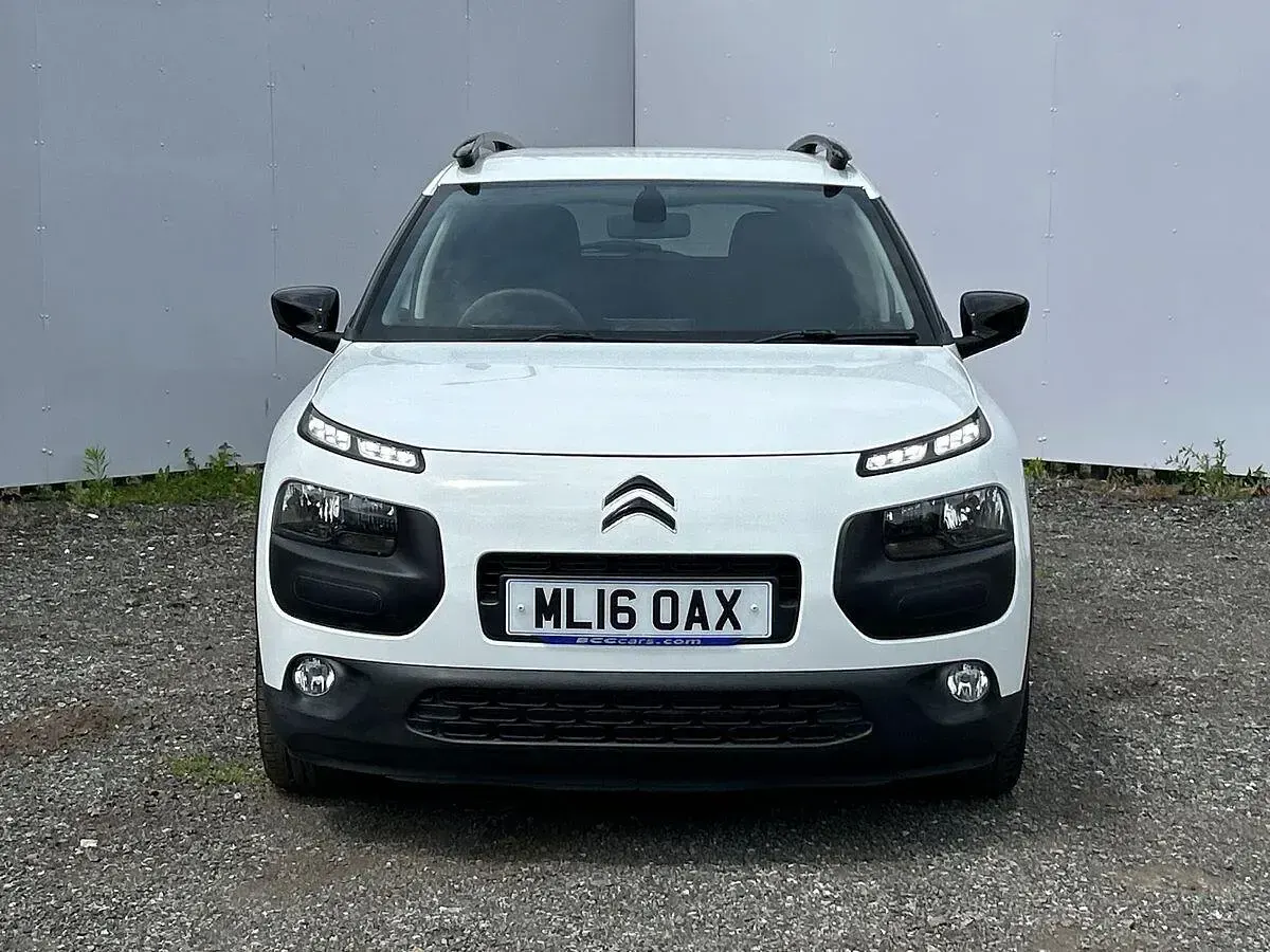 Used Citroën C4 Cactus Flair 82 HP (60 kW) 2016 White Hatchback