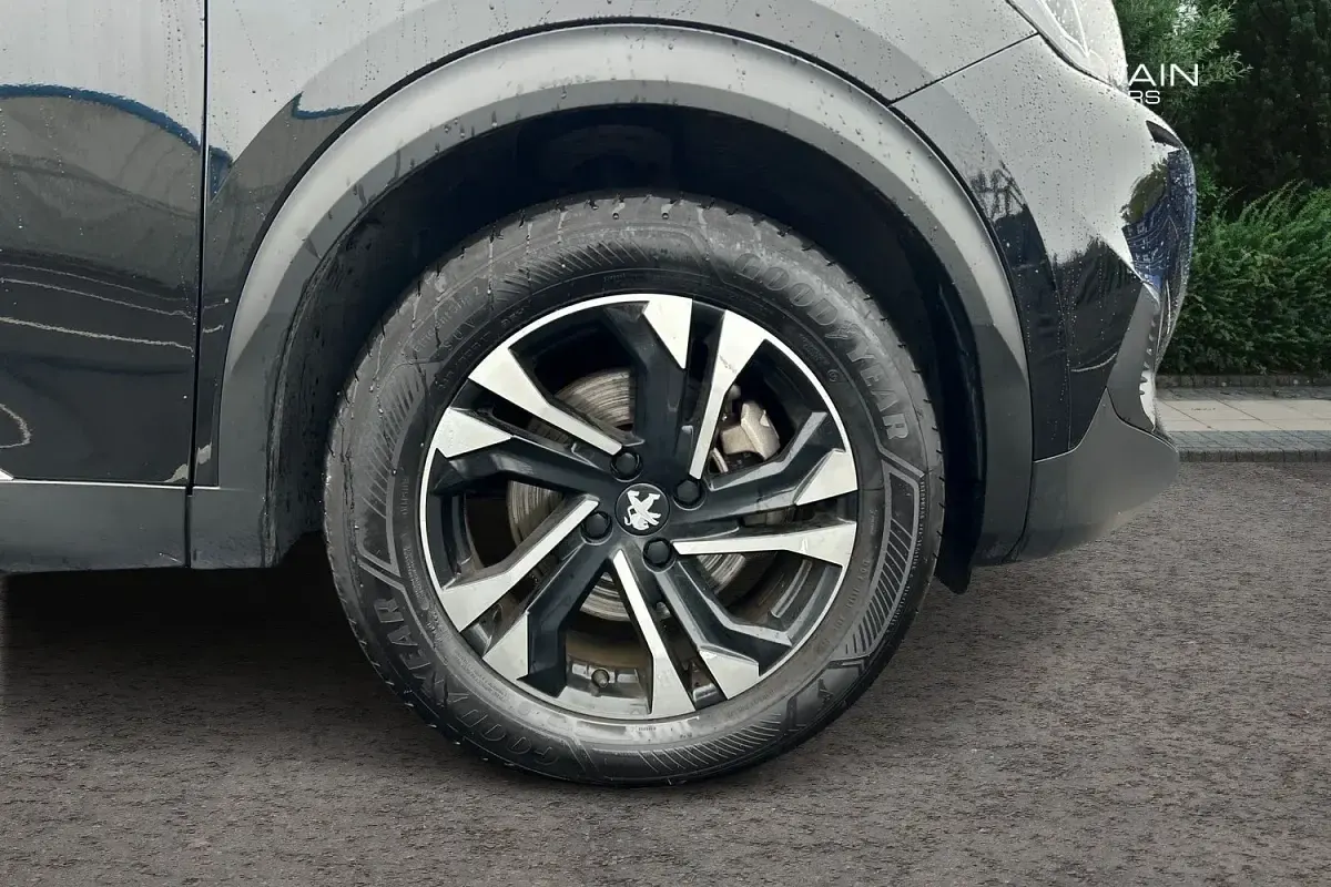 Used Peugeot e-2008 Allure+ 100 kW (136 HP) 2023 Black SUV